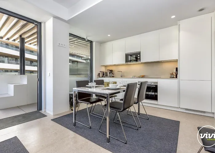 Vivi Homes - Choco Pool, Gym, Terrace & Appartement