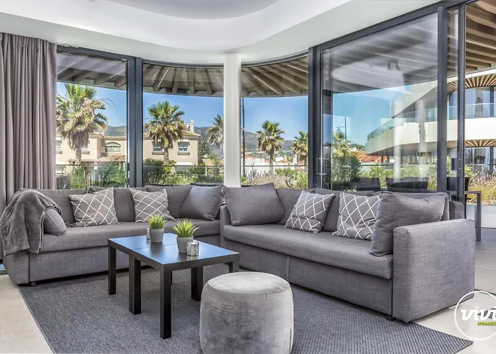 Vivi Homes - Choco Pool, Gym, Terrace & Appartement *