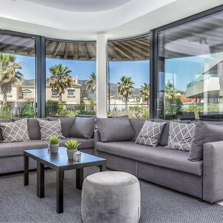 Vivi Homes - Choco Pool, Gym, Terrace & Appartamento *