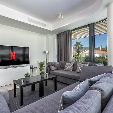 Vivi Homes - Choco Pool, Gym, Terrace & Apartment *